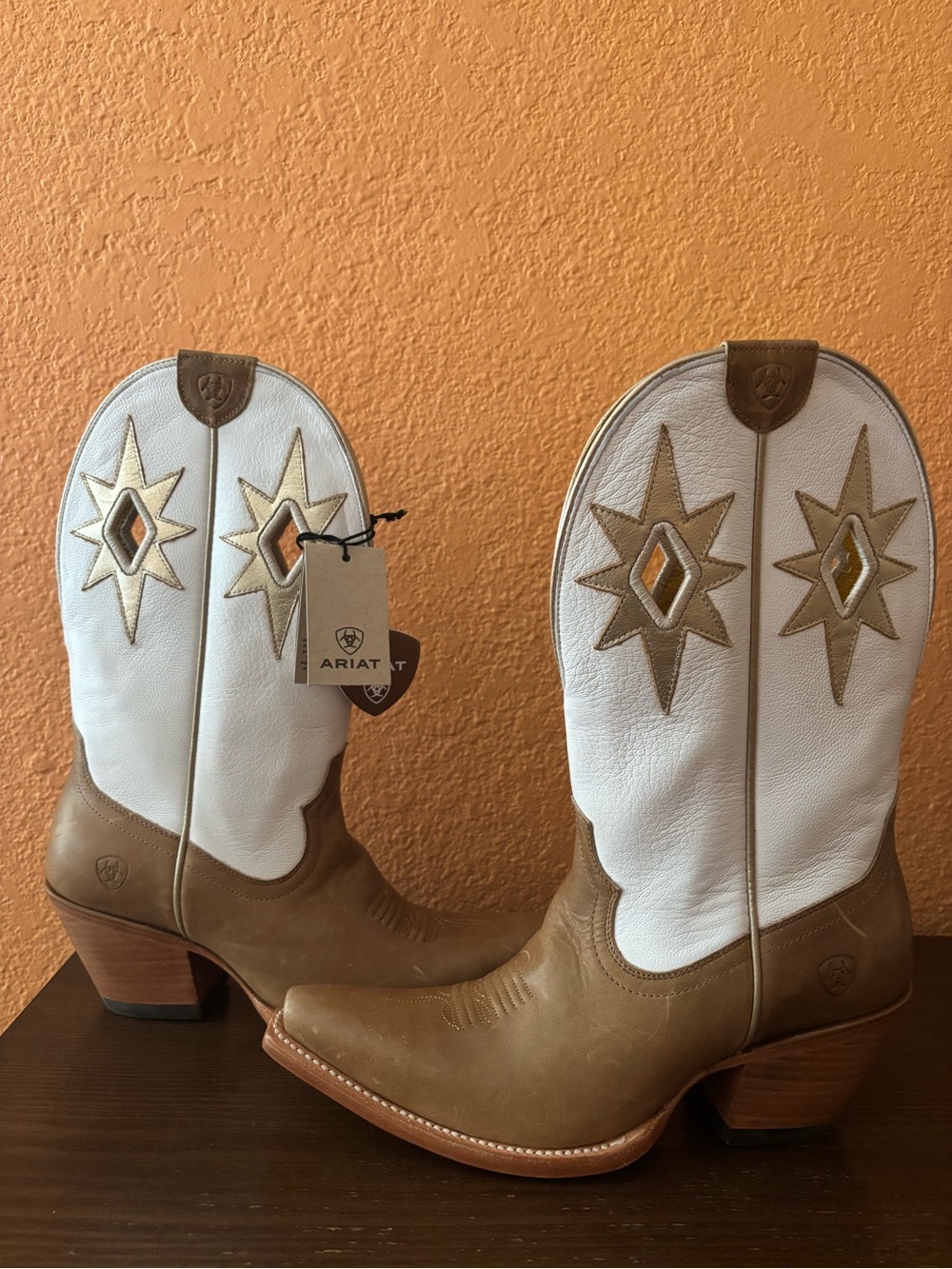 Ariat Women’s Starlight Western Boots Flaxen Basic White Snip Toe Size 7.5B New